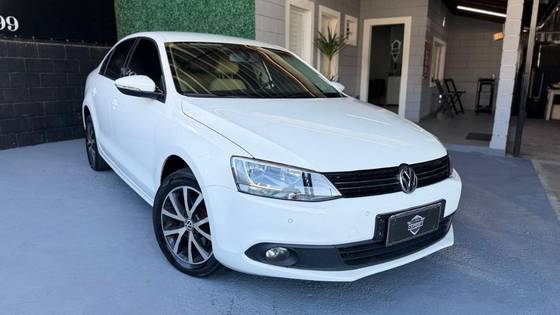 VOLKSWAGEN JETTA 2.0 COMFORTLINE FLEX 4P TIPTRONIC